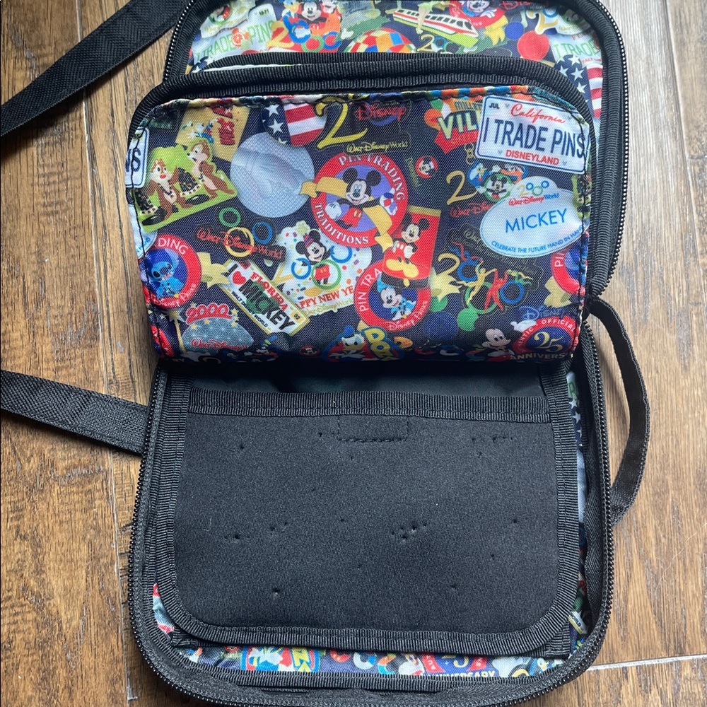 Disney Parks 25th Anniversary Pin Trading Mickey Mouse Small Pin Bag 2025 - Picture 6 of 6